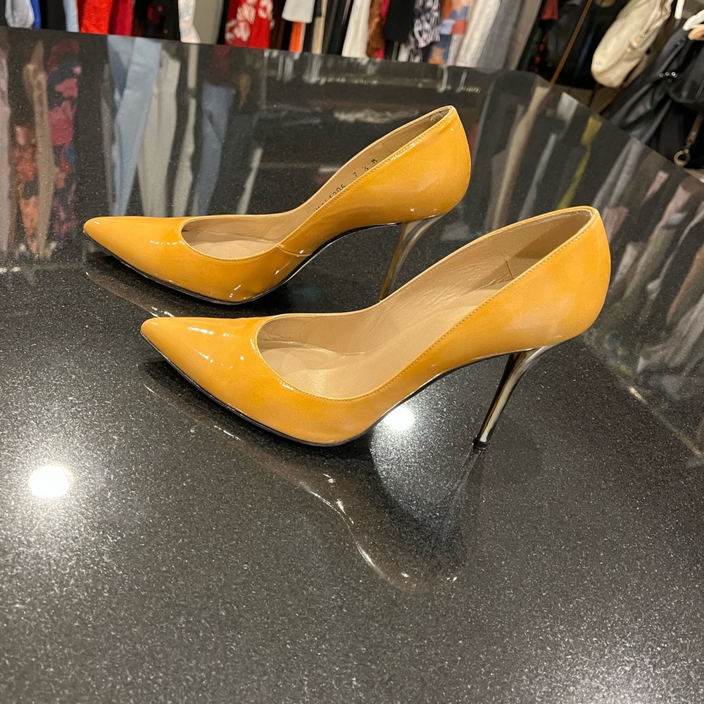 Stuart Weitzman patent leather pumps- EUC- size 7.5